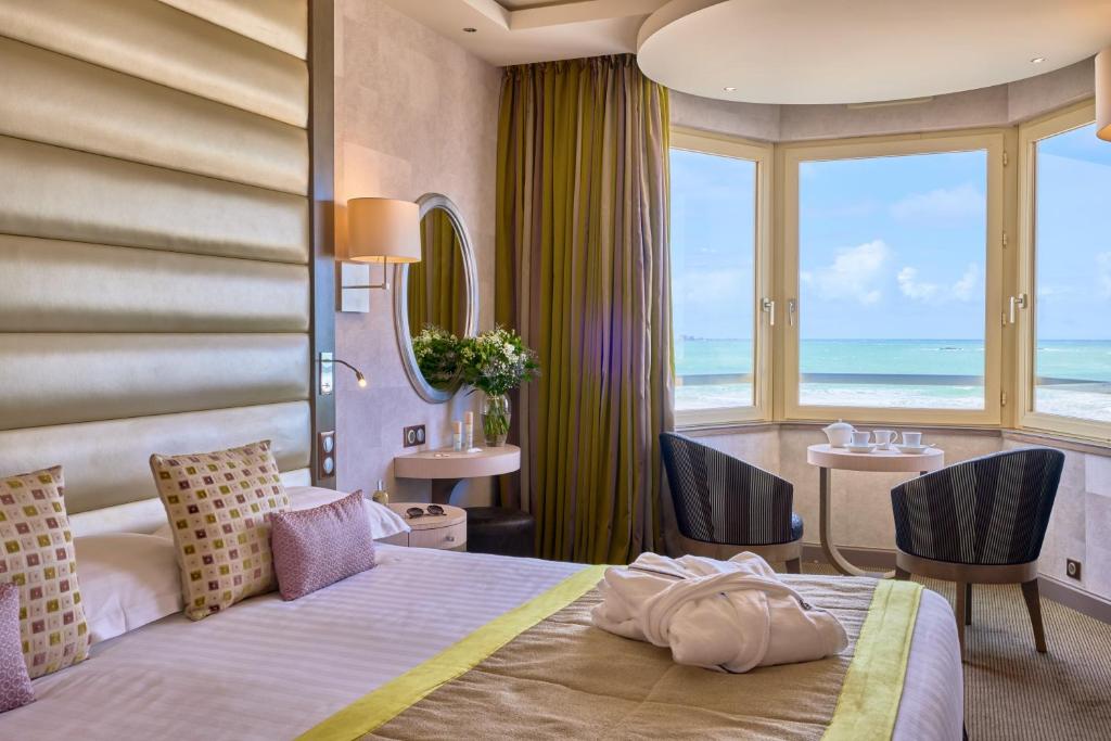 chambre vue mer grand hotel des thermes saint malo